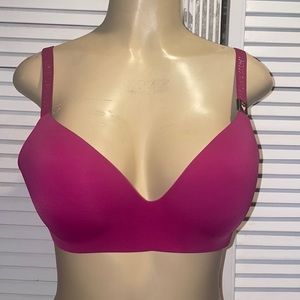 Victoria's Secret T-Shirt Lightly Lined
Wireless Bra Size 36C